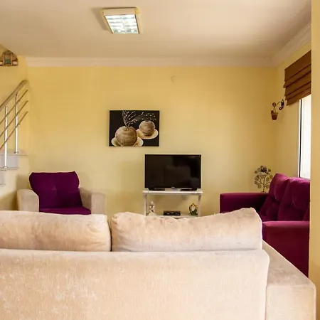 Serene Summer House With Garden And Nature View In Cesme *