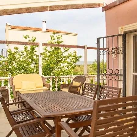 Villa Serene Summer House With Garden And Nature View In Cesme *