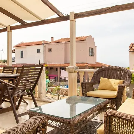 Serene Summer House With Garden And Nature View In Cesme 빌라