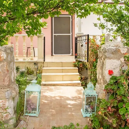 빌라 Serene Summer House With Garden And Nature View In Cesme *